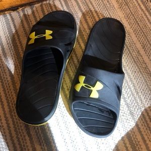 Under Armour Slides men or womens